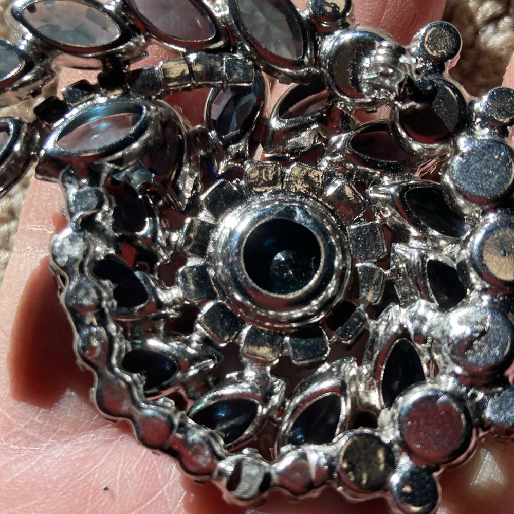 Vintage Gorgeous Blue rhinestone, AB Rhinestones Silver Tone Brooch/Pin, ER’s - Picture 8 of 8